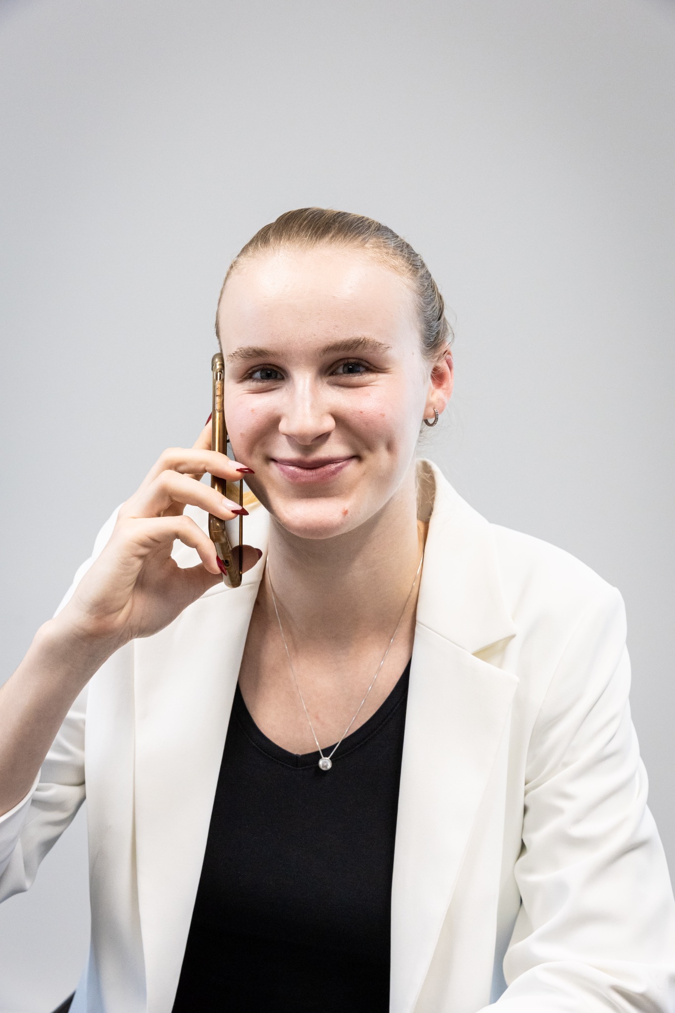 Joana Noeske, Ansprechpartnerin von Tierdienst Kommunal, im telefonischen Gespräch.